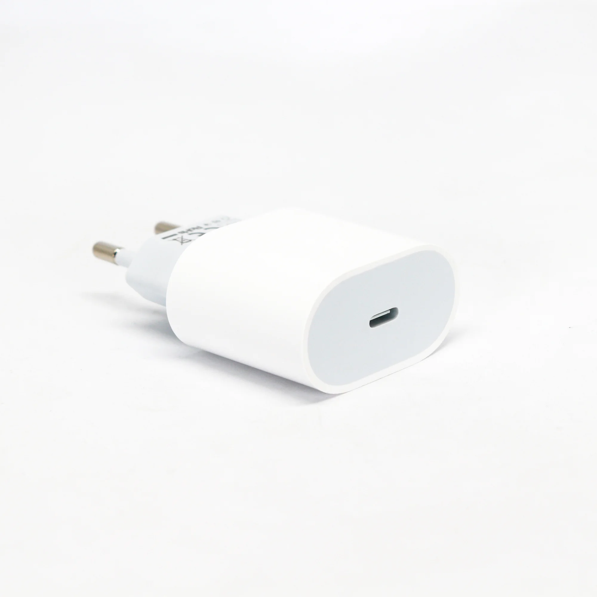 Winex YK PD20W Type-C Çıkışlı Ev Tipi Şarj Aleti Başlığı Beyaz